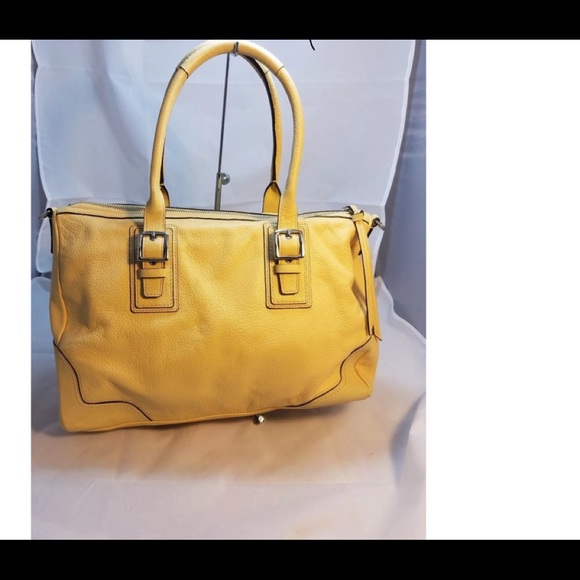 Coach Handbags - 💯 % authentic yellow coach bag 💕